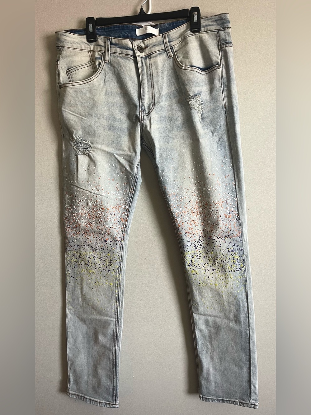 KDNK Men's Light Wash Distressed Jeans with Paint Splatter Size 36